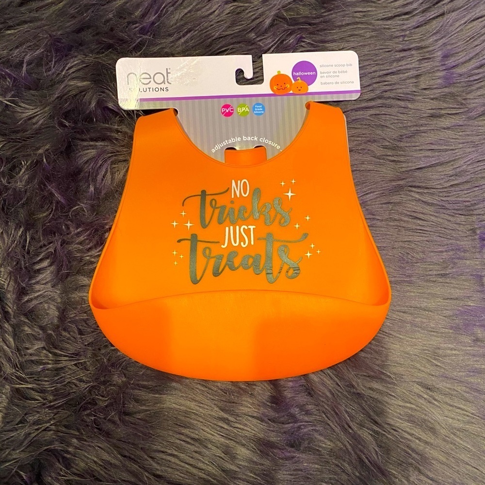 No Tricks just Treats orange child bib (rubber)